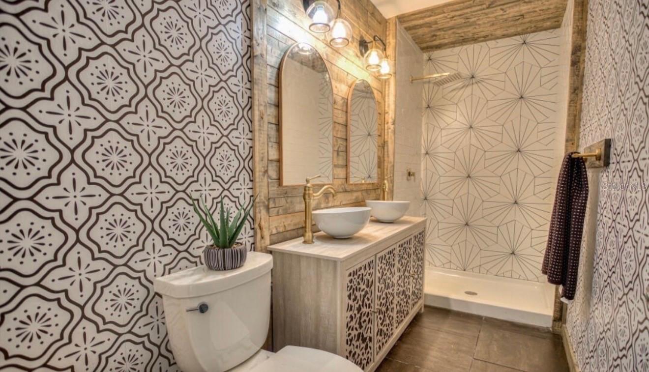 Image 20 of 25 For 924 Division Street