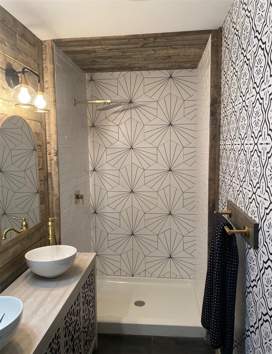 Image 21 of 25 For 924 Division Street