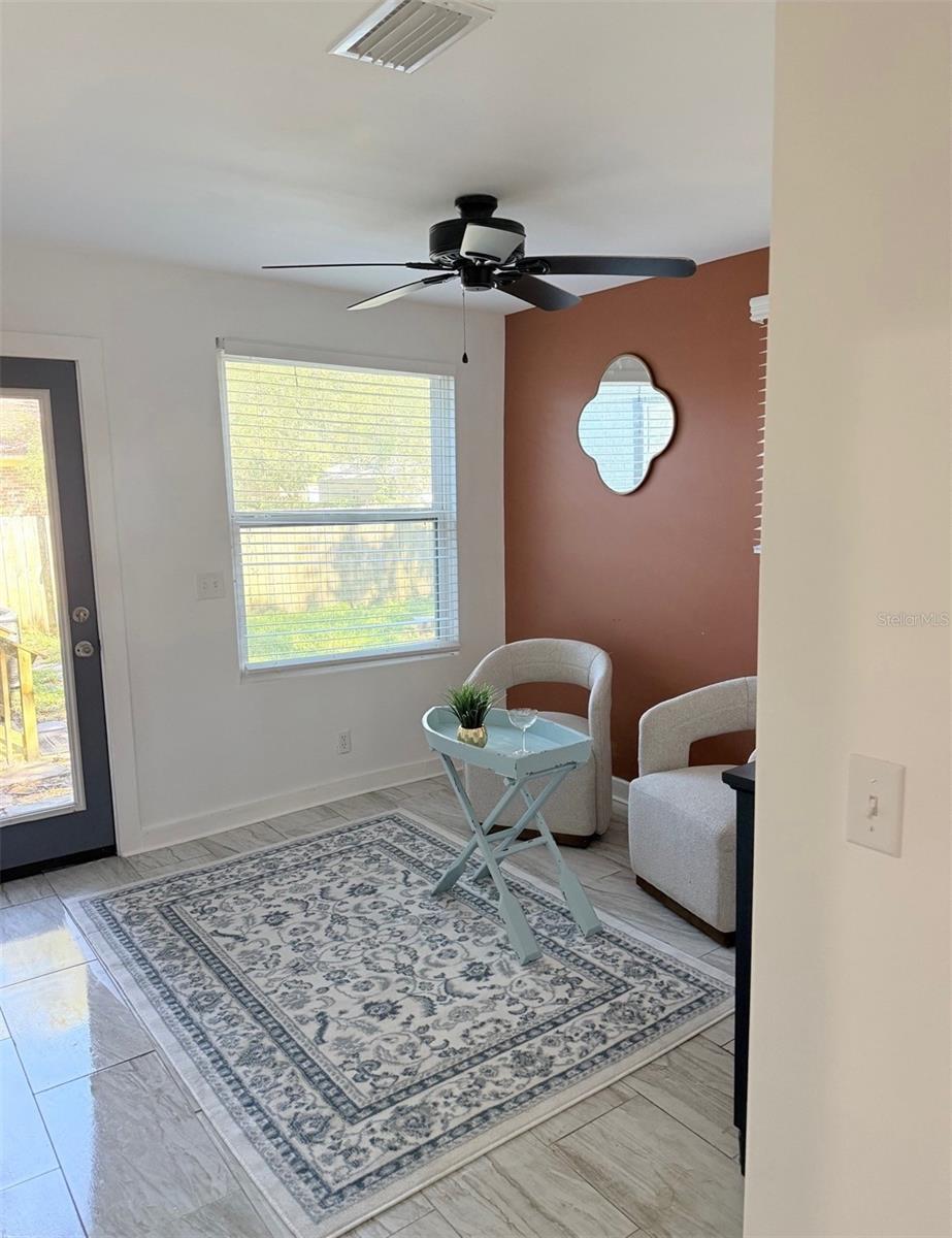 Image 23 of 25 For 924 Division Street