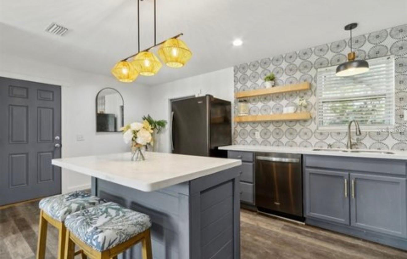 Image 7 of 25 For 924 Division Street