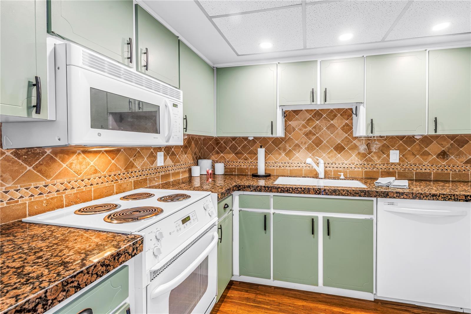 Image 11 of 35 For 6161 Gulf Winds Drive 249