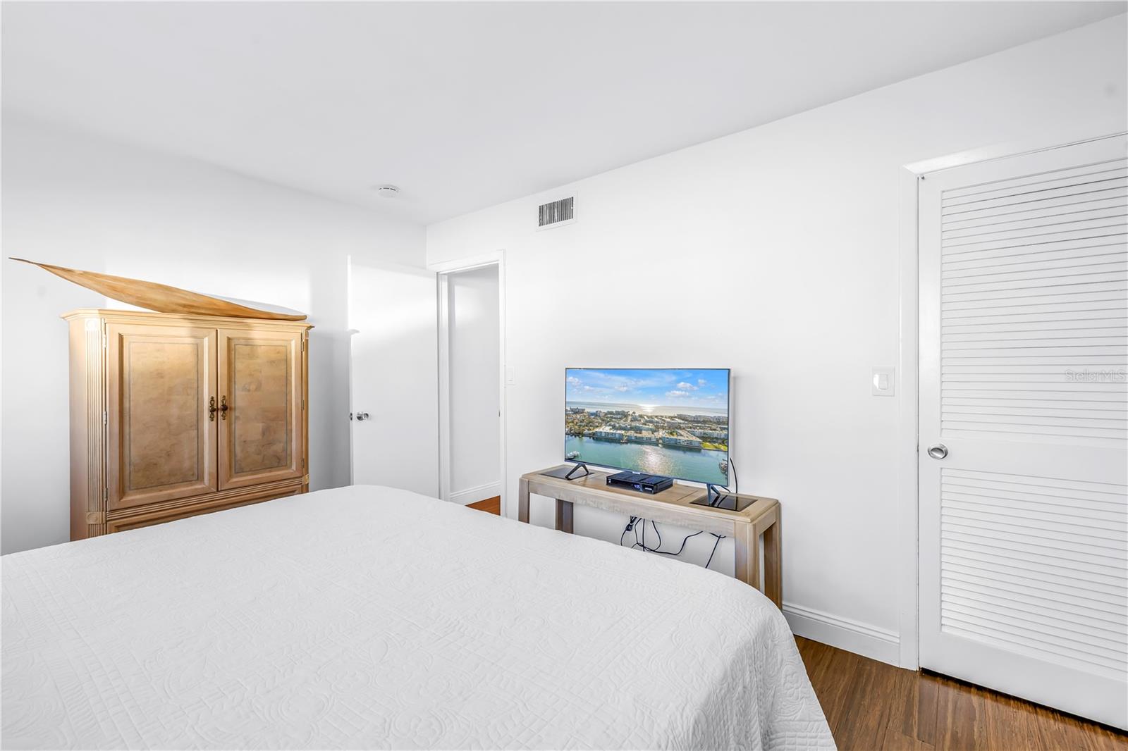 Image 15 of 35 For 6161 Gulf Winds Drive 249