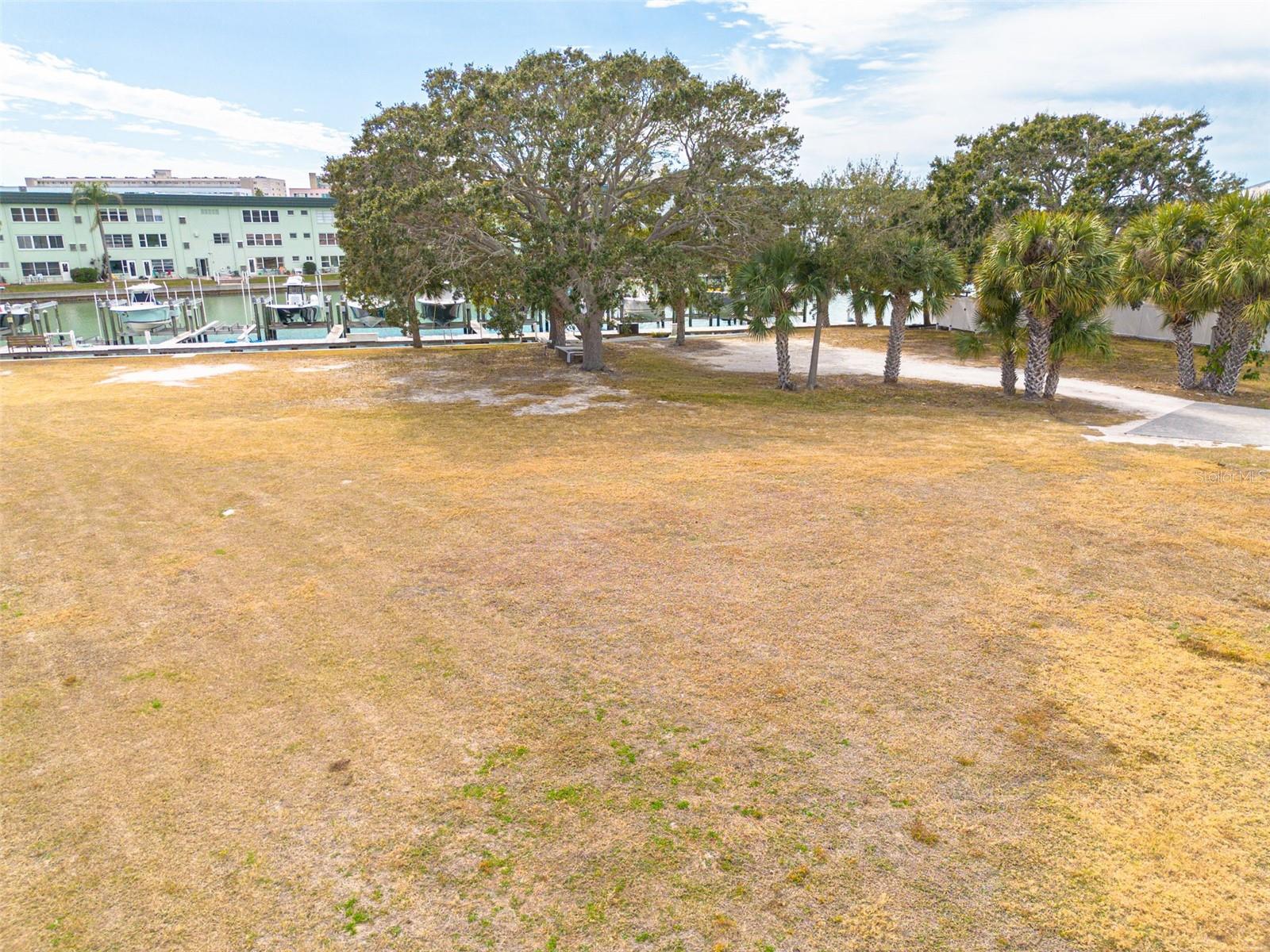 Listing photo id 11 for 5814 Skimmer Point Boulevard S