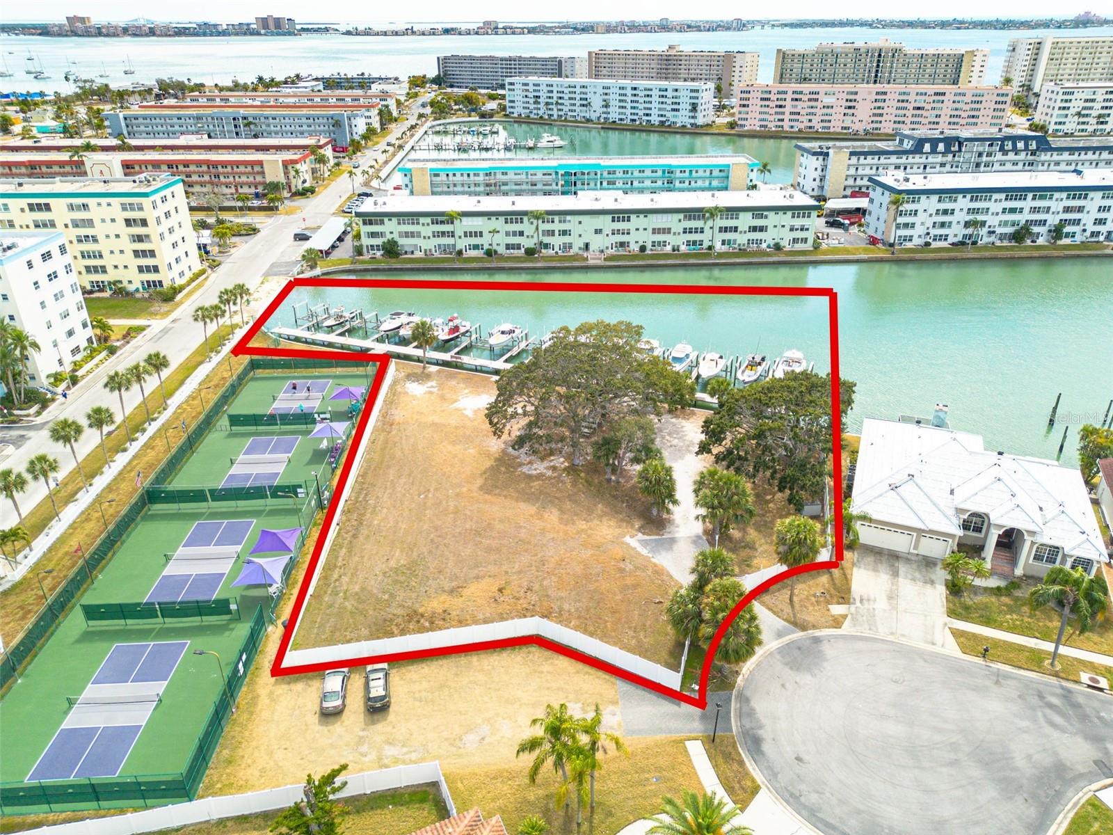 Listing photo id 0 for 5814 Skimmer Point Boulevard S