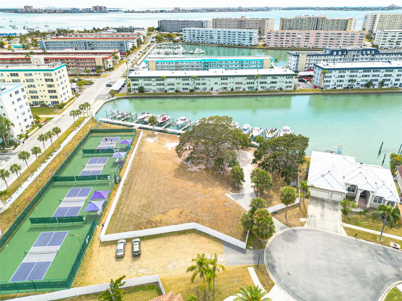 Listing photo id 1 for 5814 Skimmer Point Boulevard S