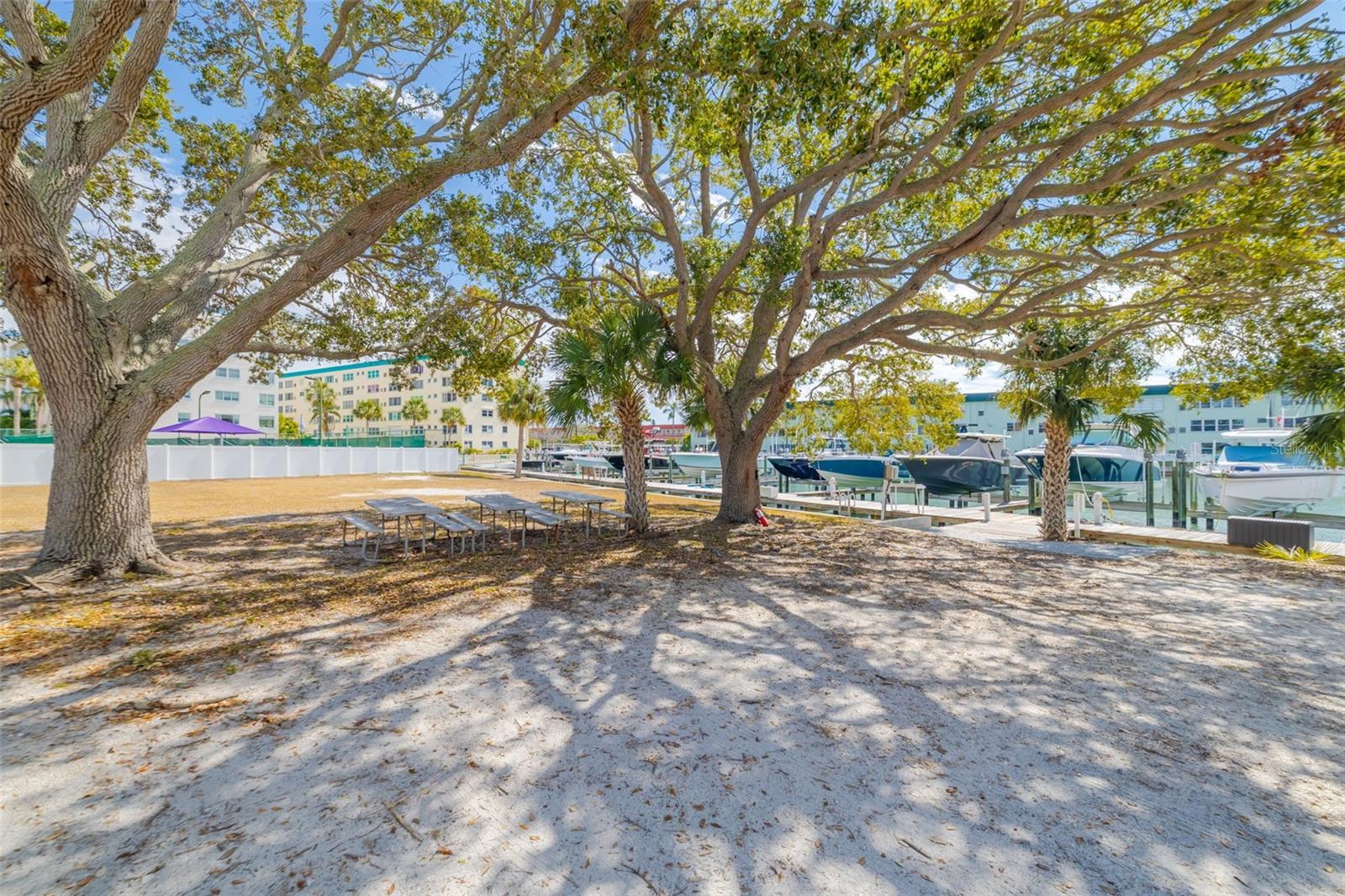 Listing photo id 4 for 5814 Skimmer Point Boulevard S