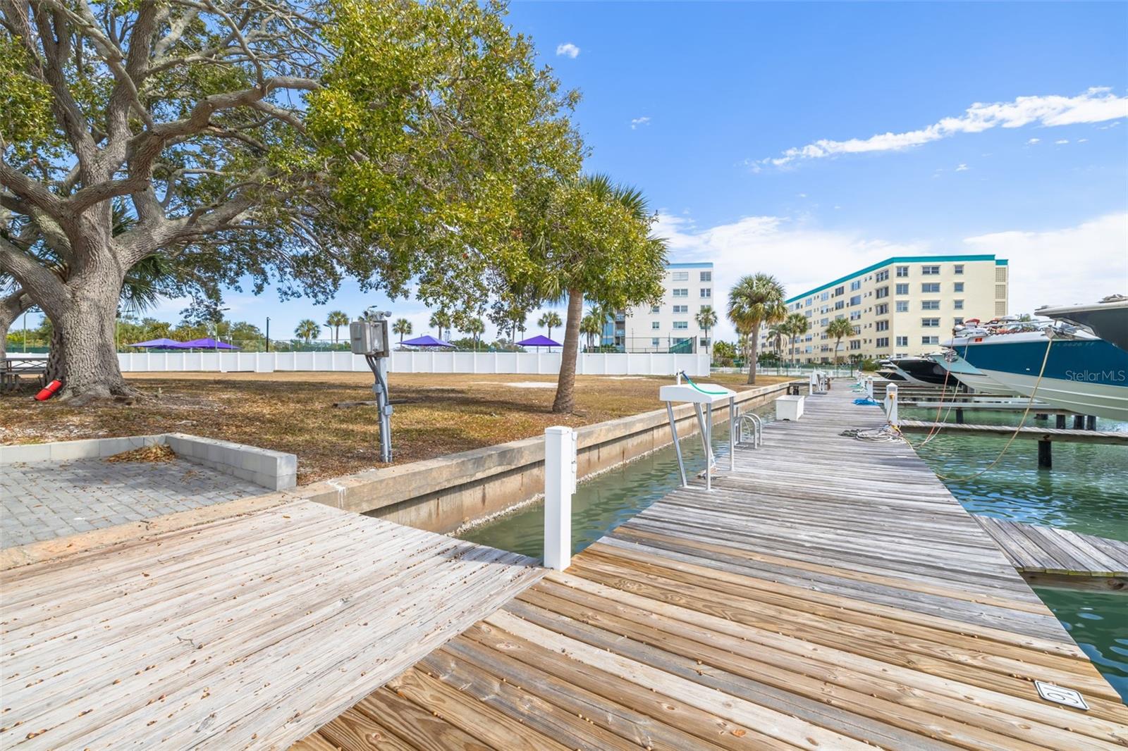 Listing photo id 7 for 5814 Skimmer Point Boulevard S