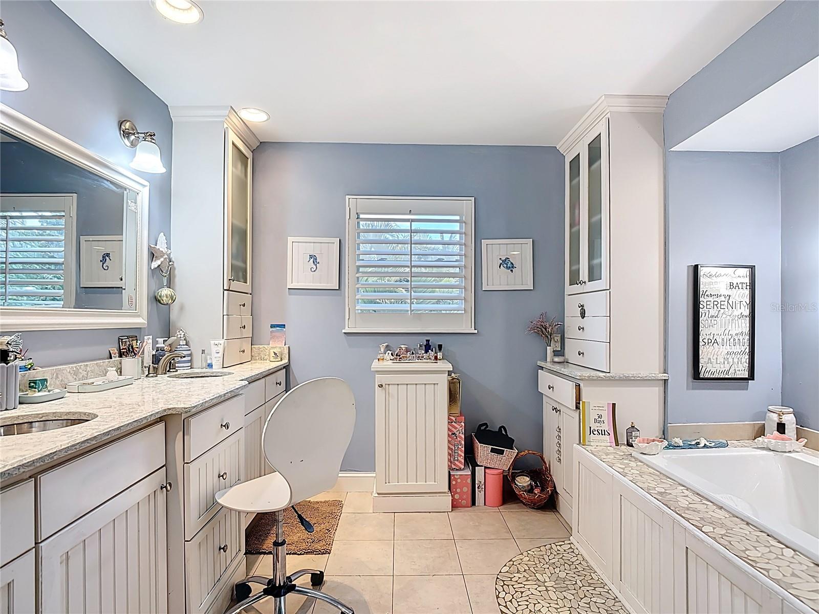 Image 52 of 100 For 16200 Forest Oaks Drive