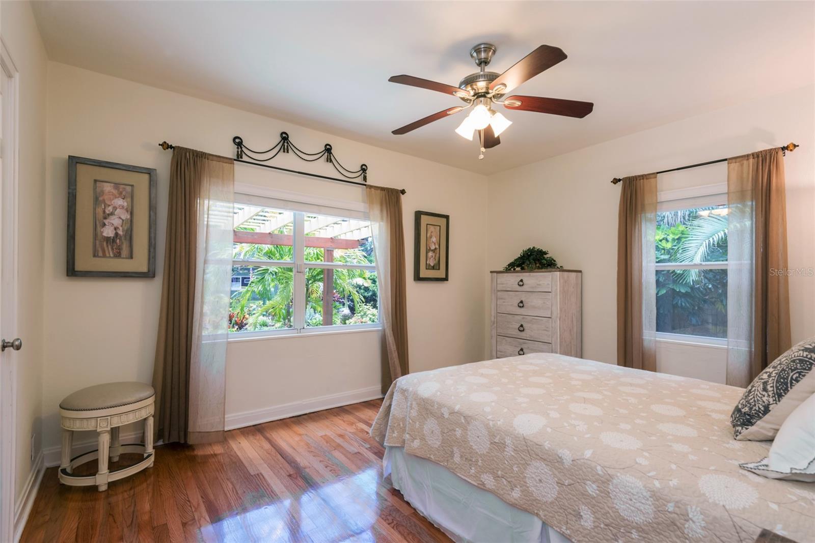 Image 10 of 39 For 135 17th Avenue N