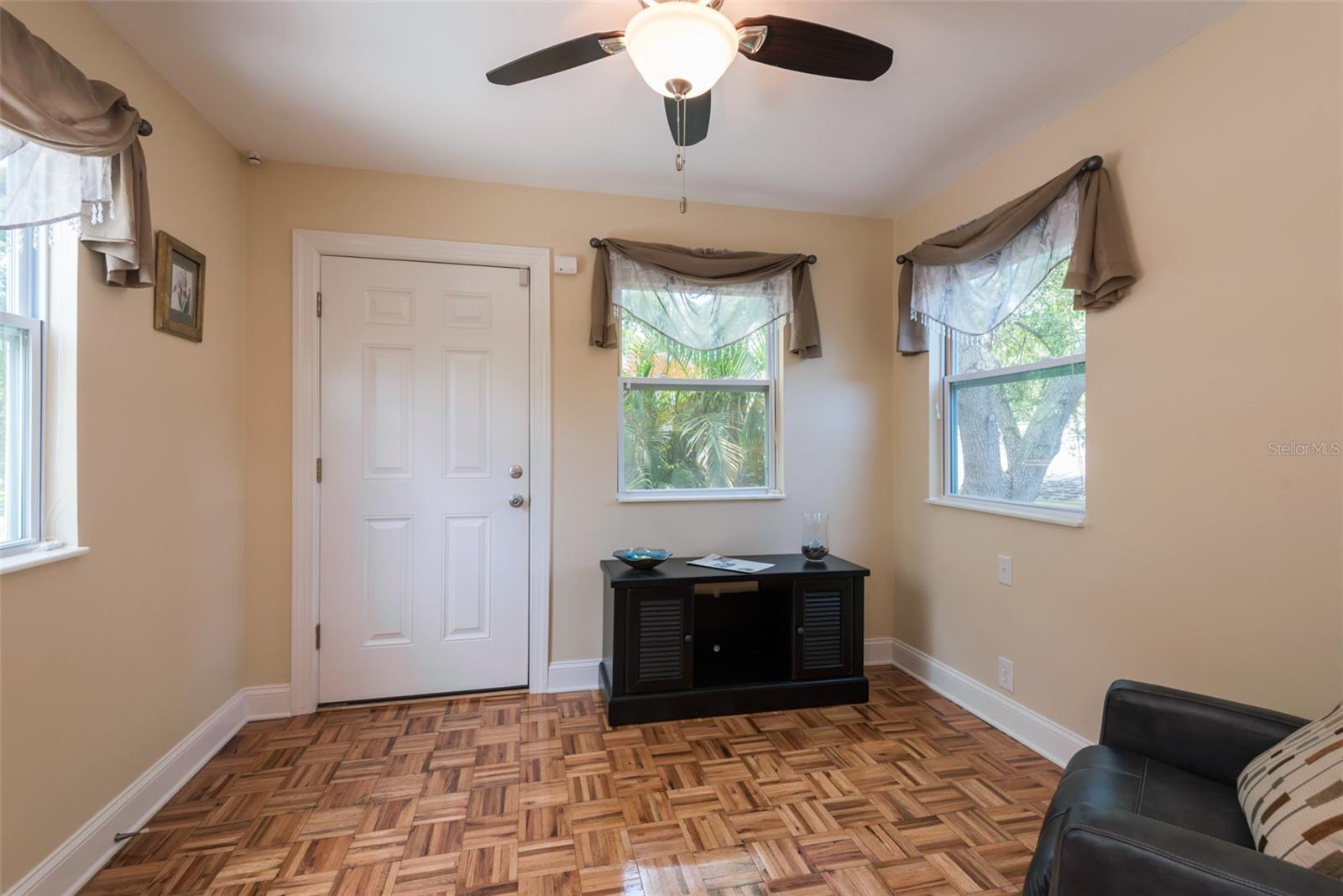 Image 17 of 39 For 135 17th Avenue N