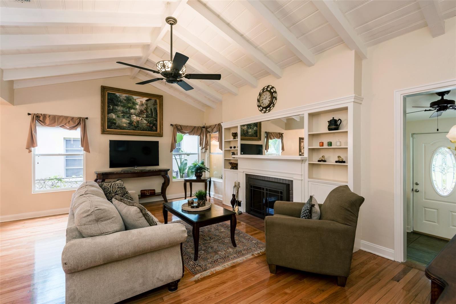 Image 5 of 39 For 135 17th Avenue N