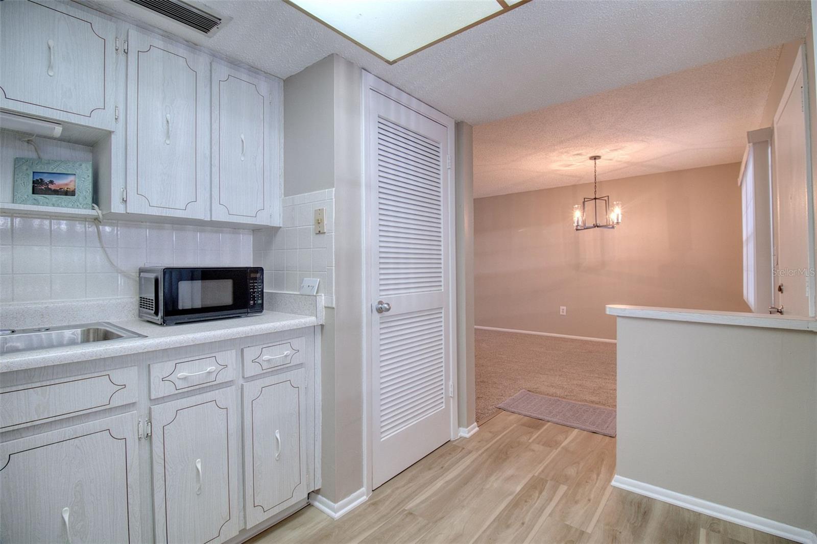 Image 11 of 34 For 865 Virginia Court 107