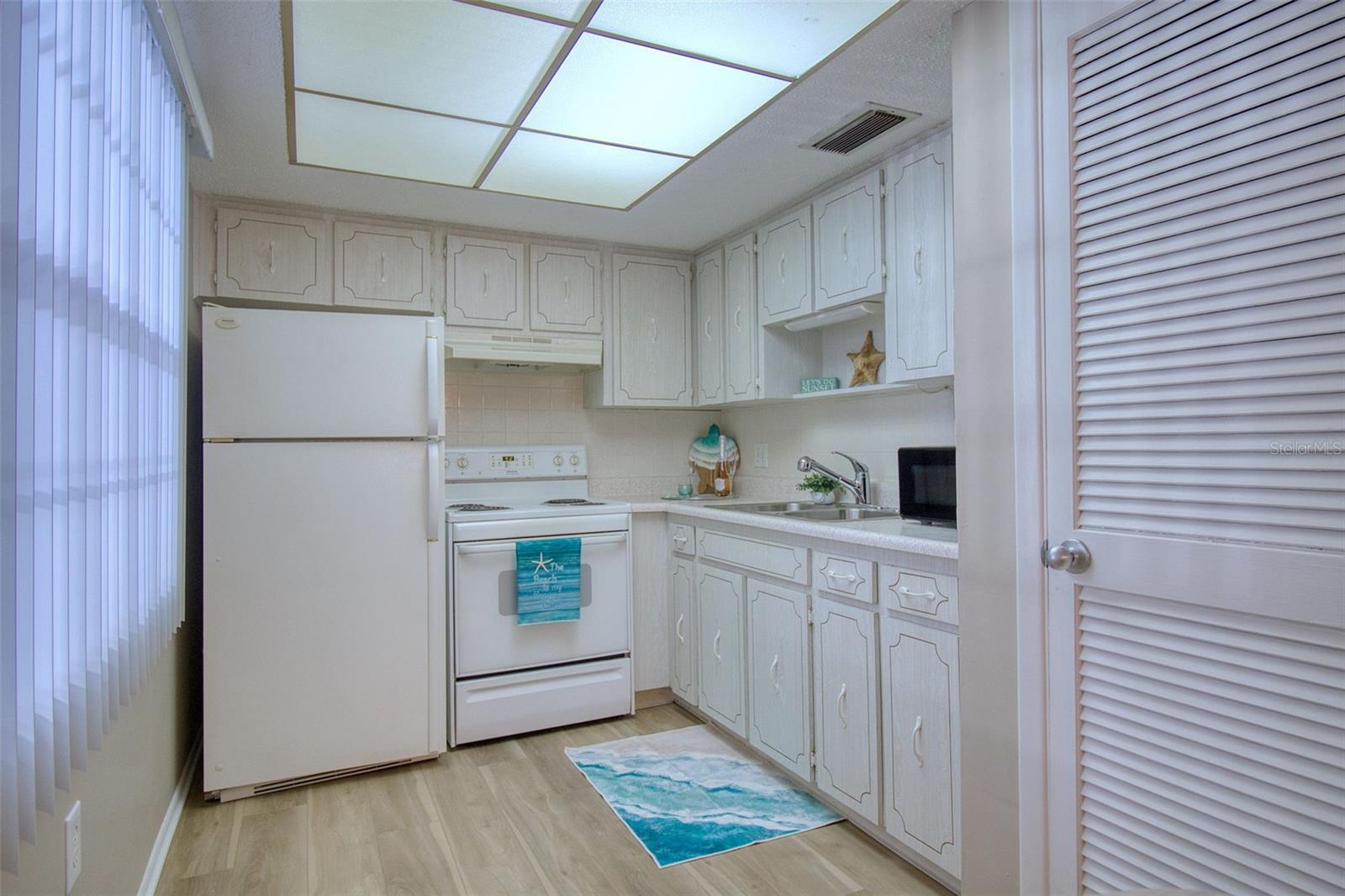 Image 12 of 34 For 865 Virginia Court 107