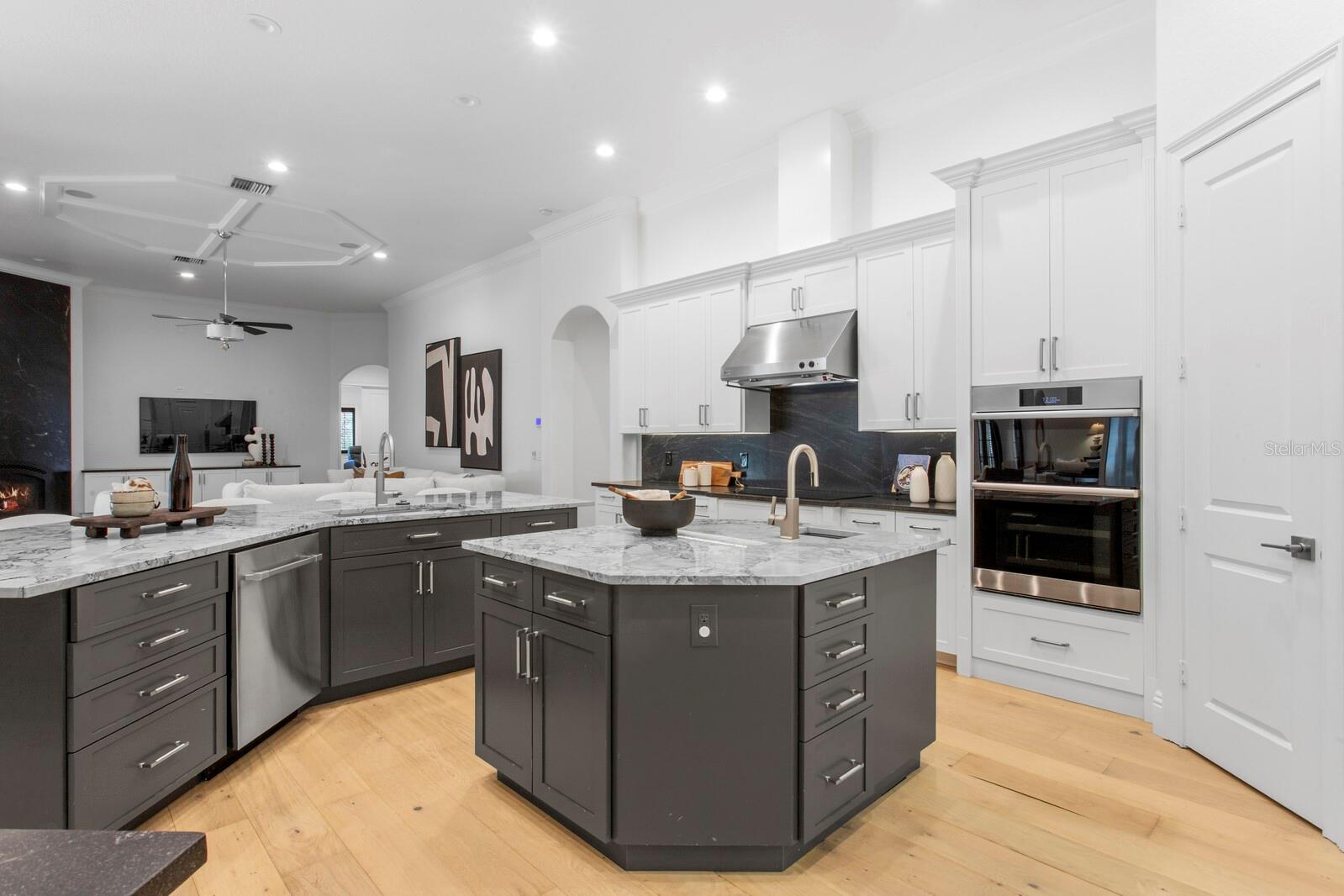 Listing photo id 18 for 9916 Menander Wood Court