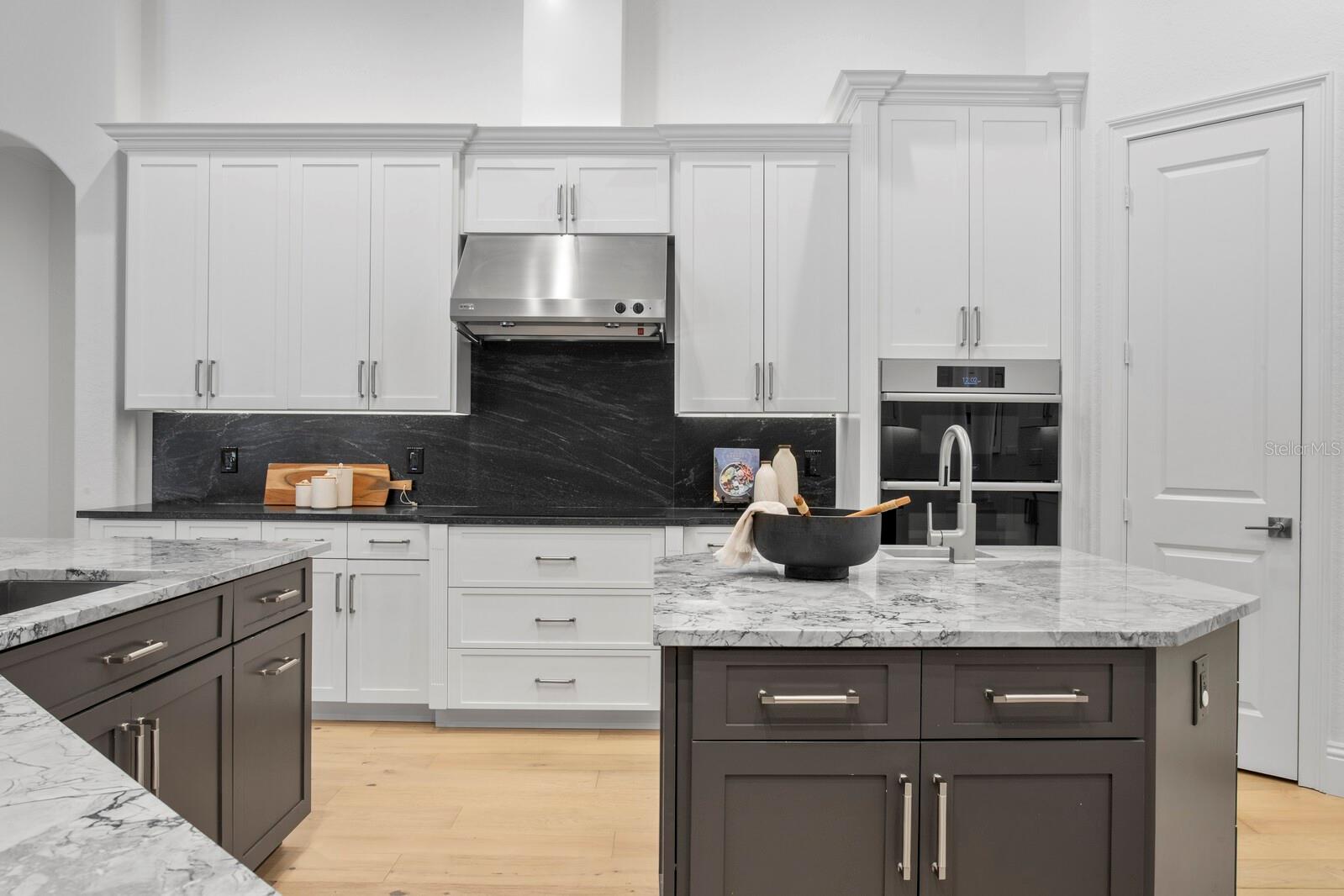 Listing photo id 19 for 9916 Menander Wood Court