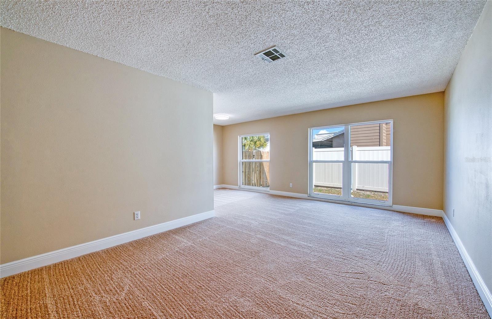 Listing photo id 8 for 4017 Braesgate Lane