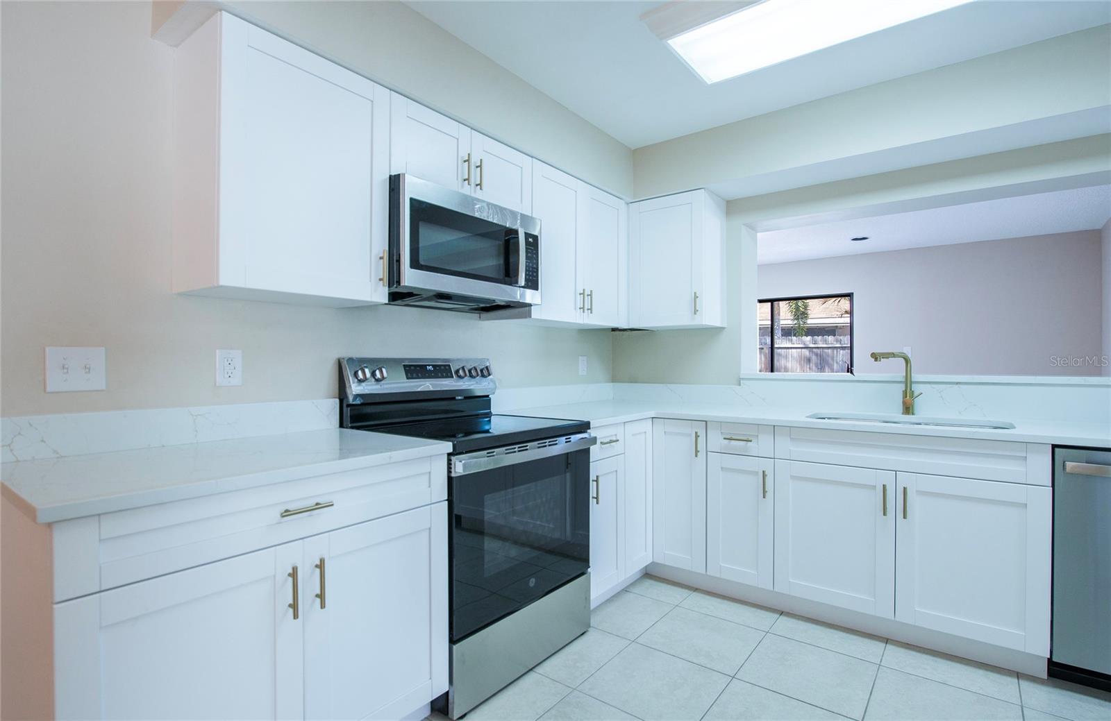 Listing photo id 12 for 4017 Braesgate Lane