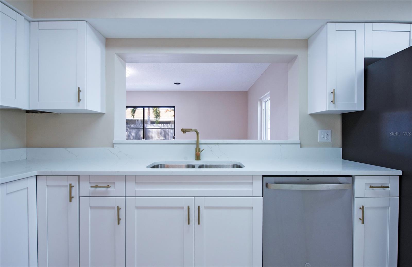 Listing photo id 13 for 4017 Braesgate Lane