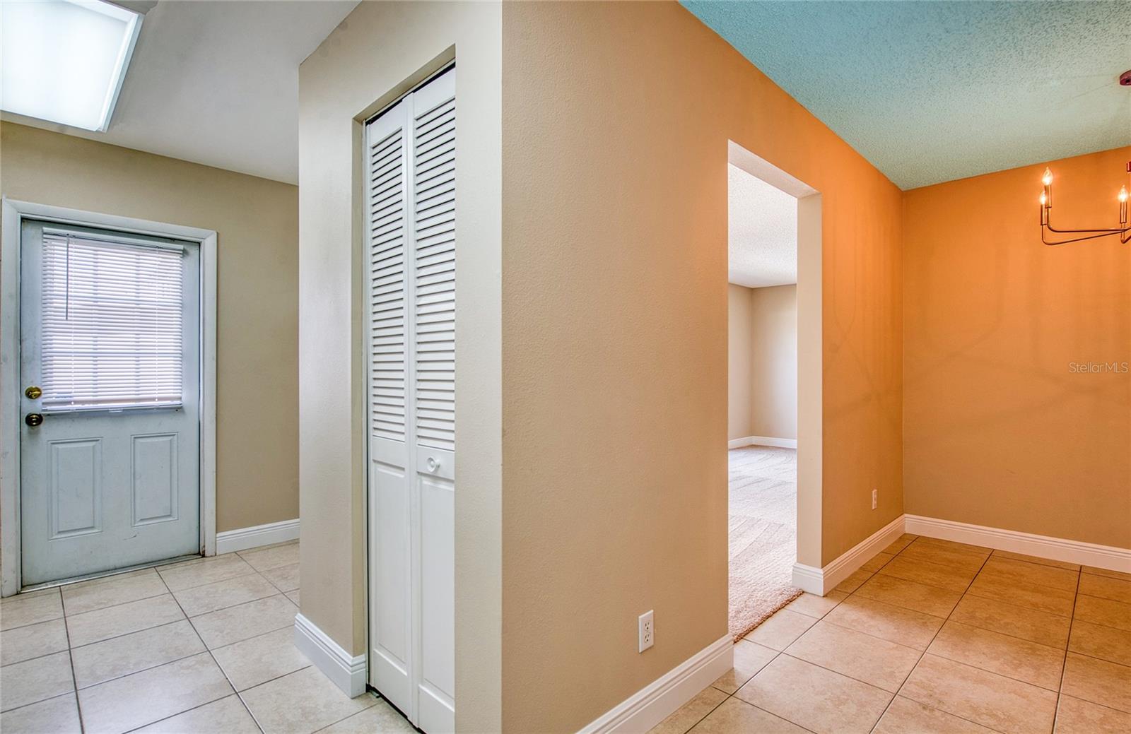 Listing photo id 15 for 4017 Braesgate Lane