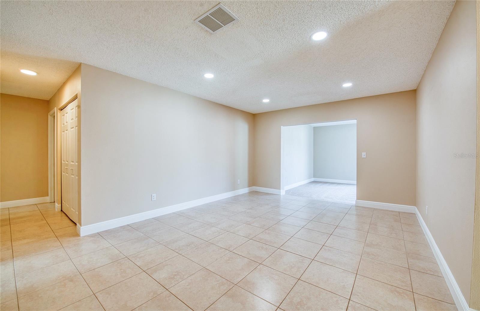 Listing photo id 19 for 4017 Braesgate Lane