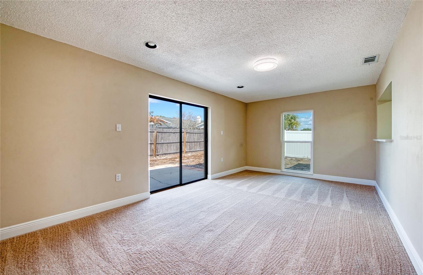 Listing photo id 24 for 4017 Braesgate Lane