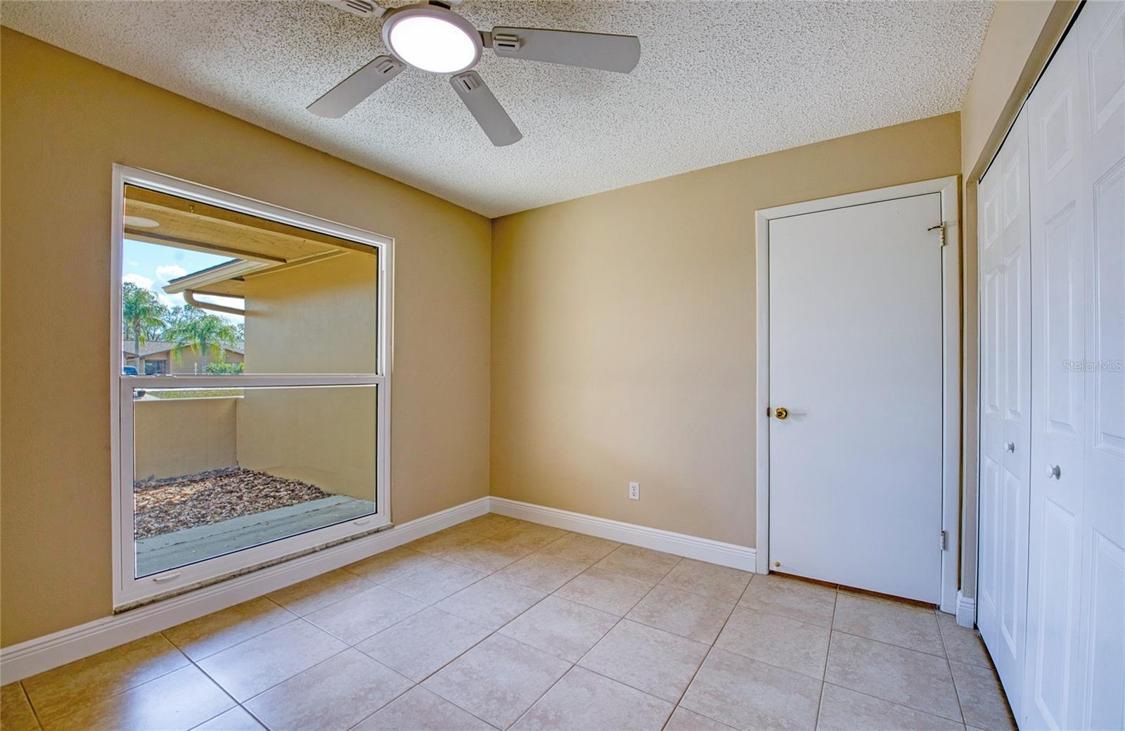 Listing photo id 29 for 4017 Braesgate Lane