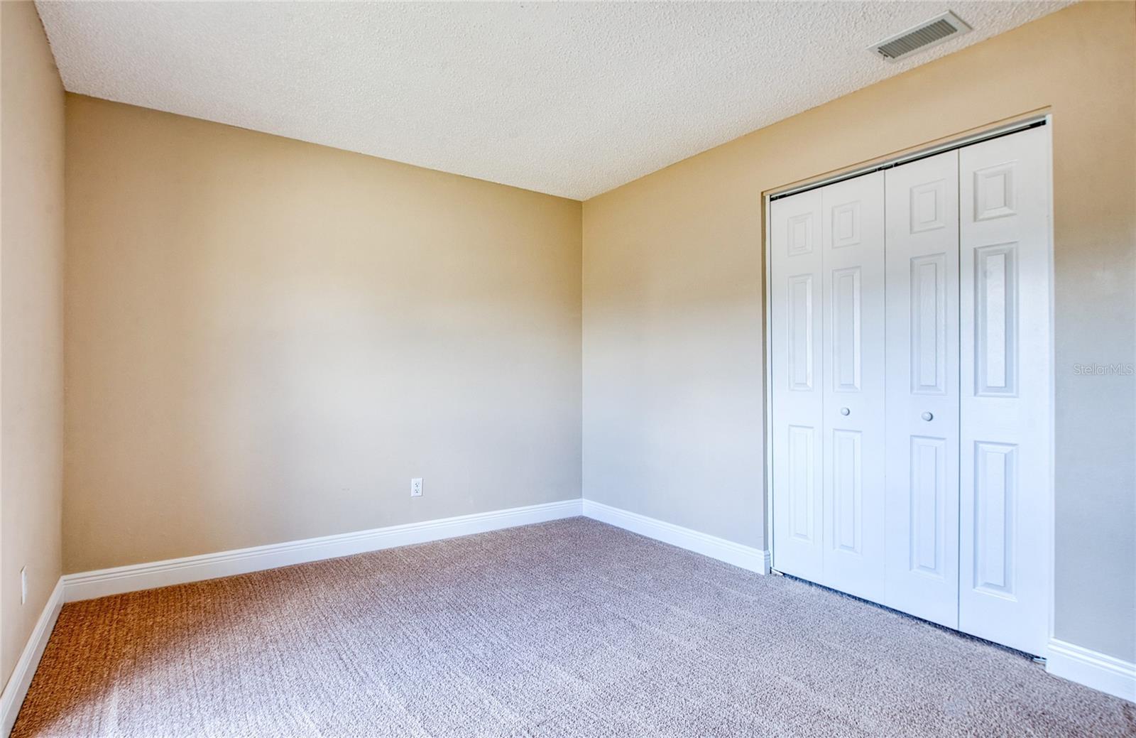 Listing photo id 32 for 4017 Braesgate Lane