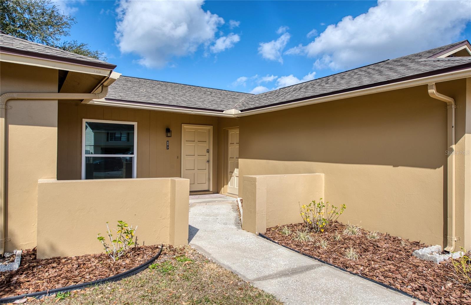 Listing photo id 2 for 4017 Braesgate Lane