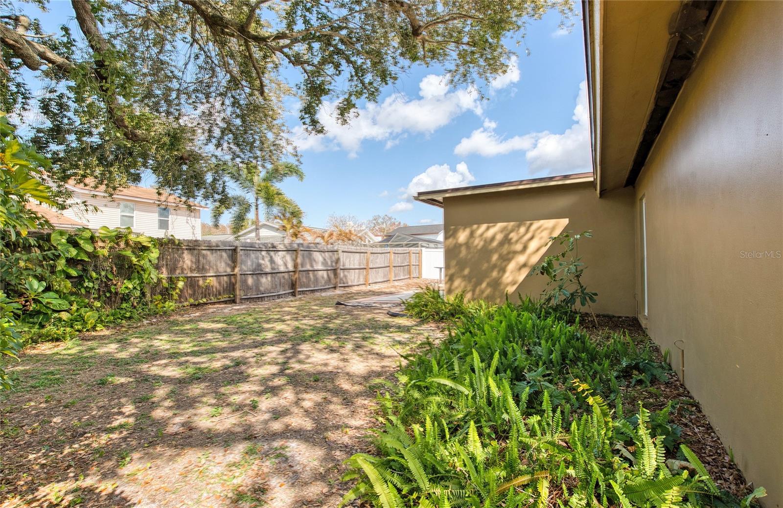 Listing photo id 44 for 4017 Braesgate Lane