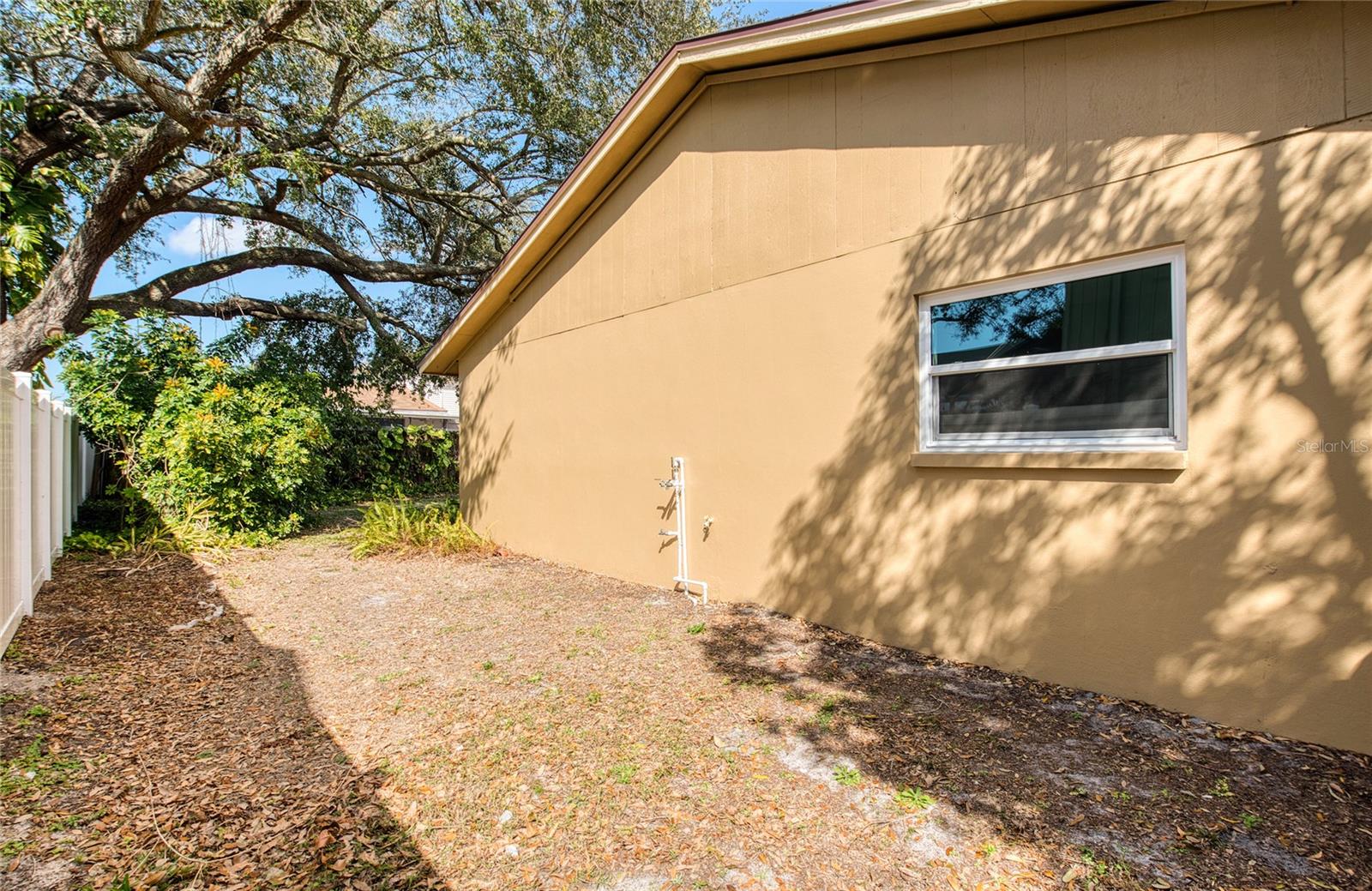 Listing photo id 45 for 4017 Braesgate Lane