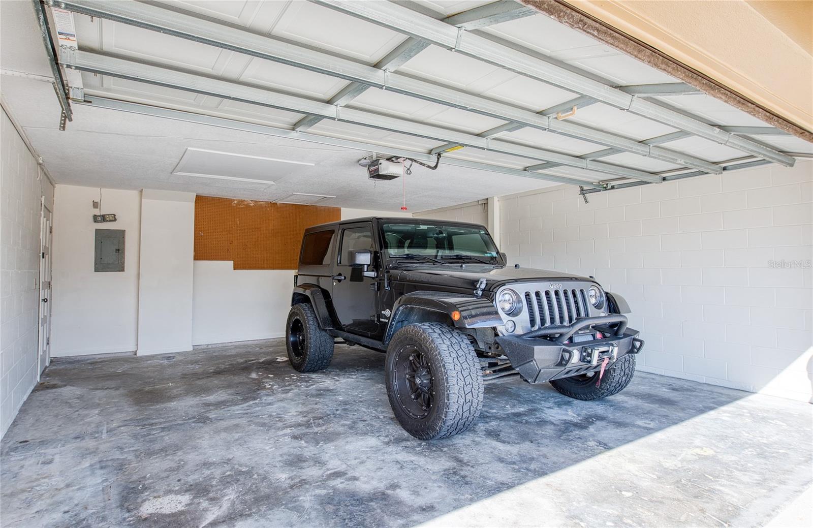 Listing photo id 47 for 4017 Braesgate Lane