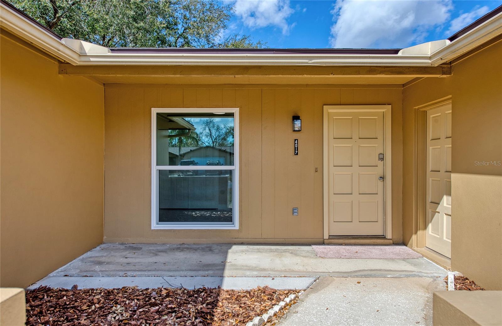 Listing photo id 3 for 4017 Braesgate Lane