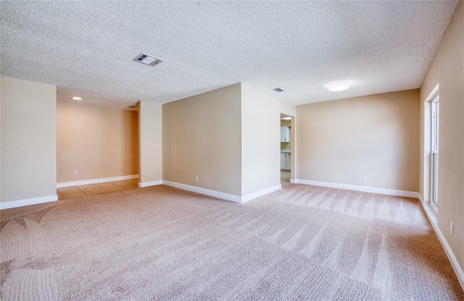 Listing photo id 5 for 4017 Braesgate Lane