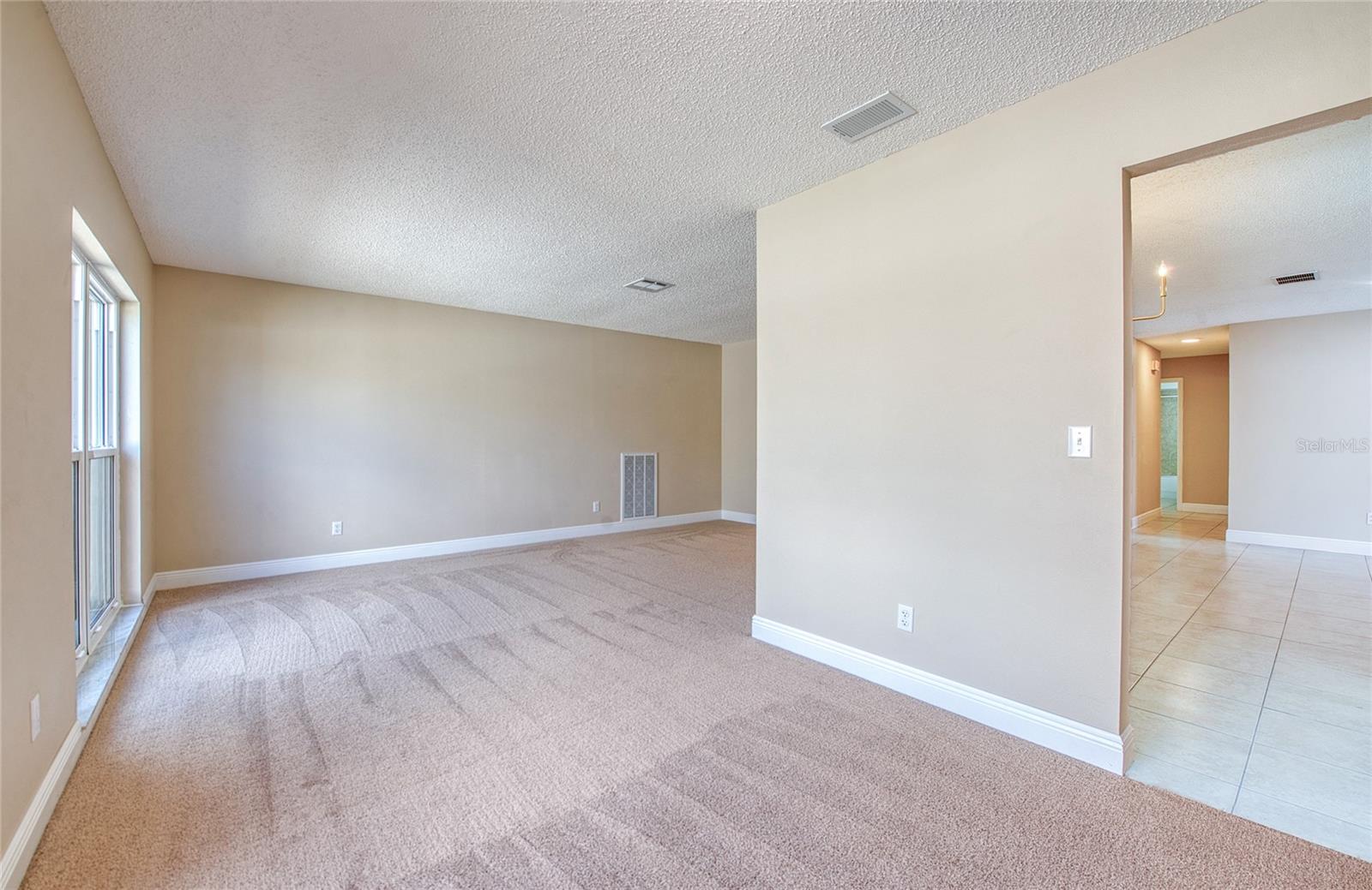 Listing photo id 7 for 4017 Braesgate Lane