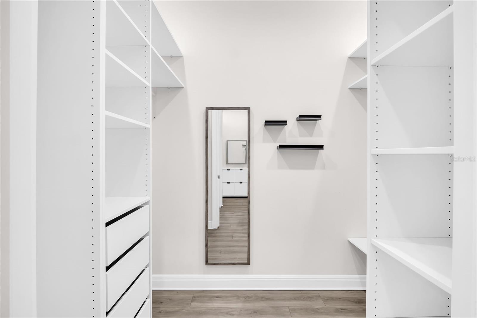 Image 28 of 68 For 11 Franklin Court S C