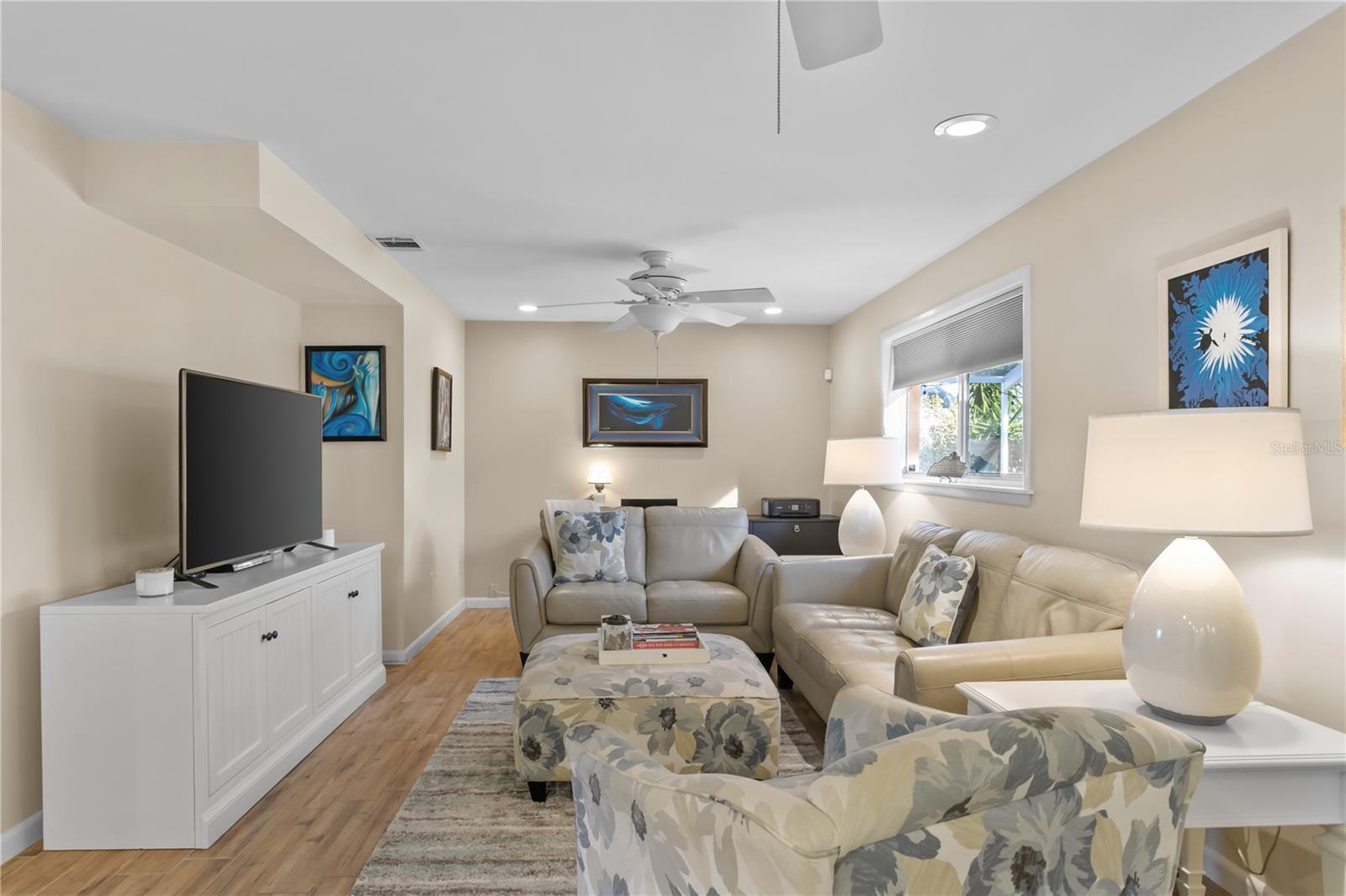 Image 15 of 38 For 1849 Yale Drive