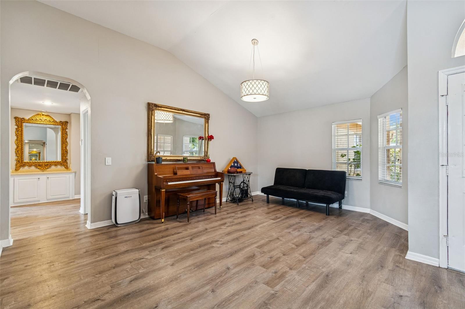 Listing photo id 8 for 16711 Longleat Drive