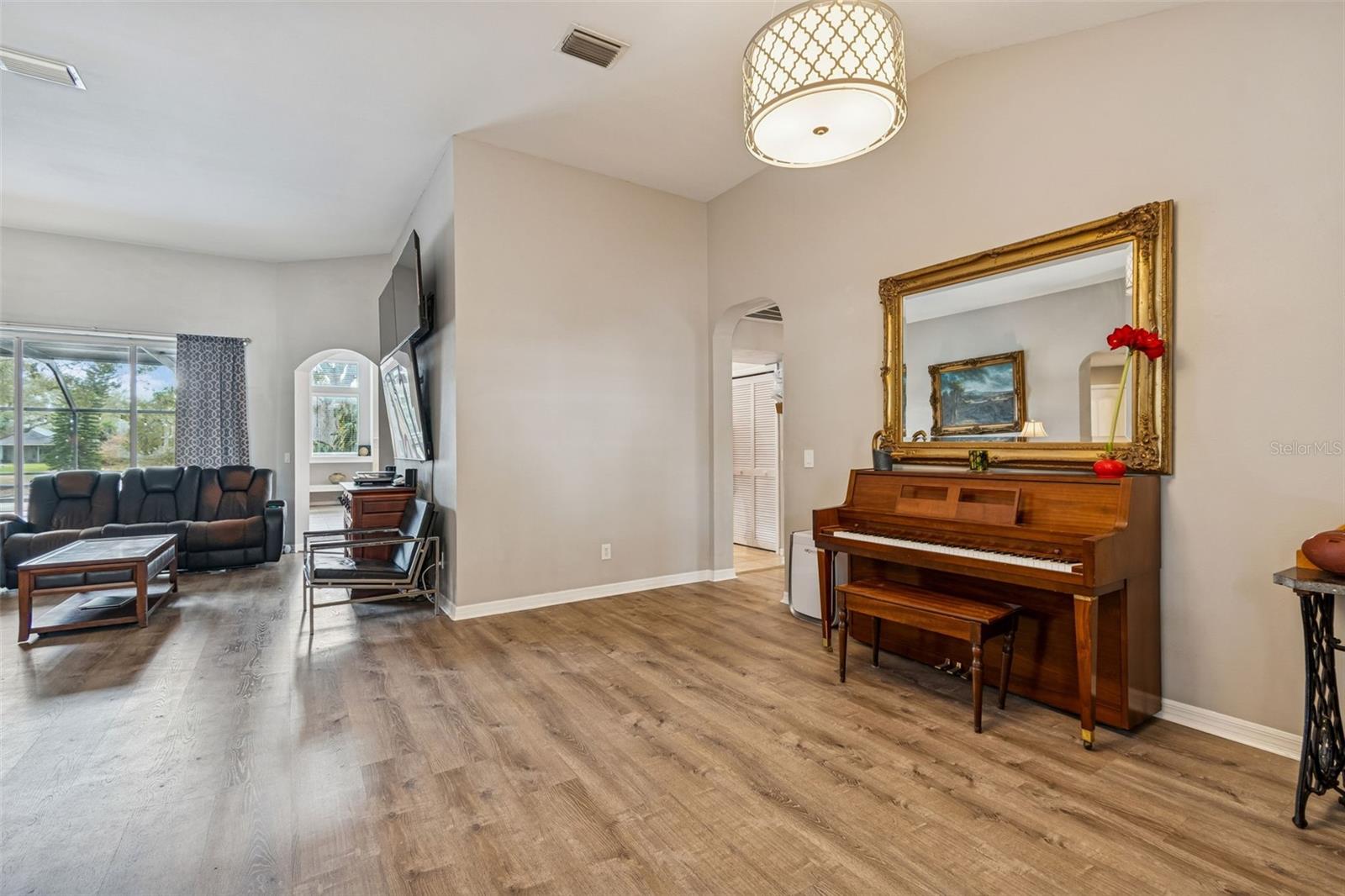 Listing photo id 9 for 16711 Longleat Drive