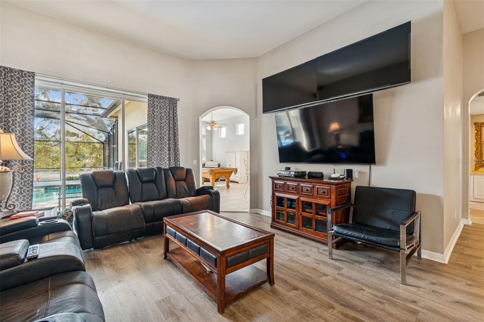 Listing photo id 11 for 16711 Longleat Drive