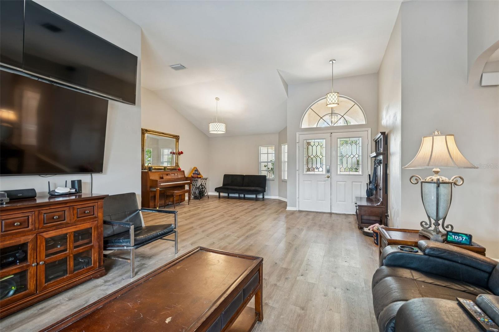 Listing photo id 13 for 16711 Longleat Drive