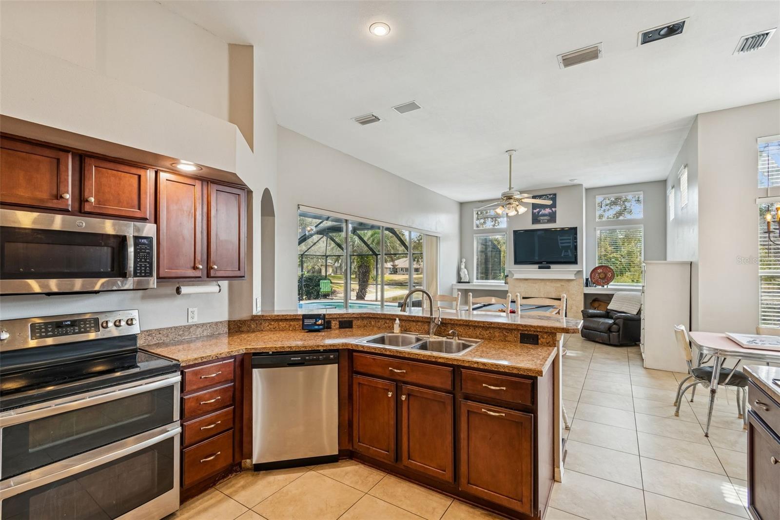 Listing photo id 16 for 16711 Longleat Drive