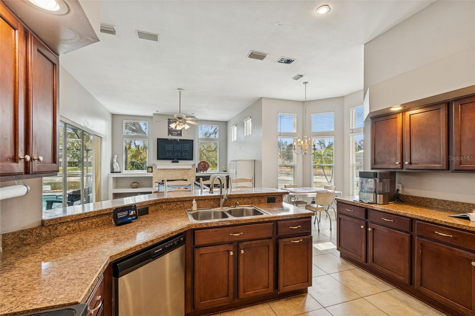 Listing photo id 17 for 16711 Longleat Drive