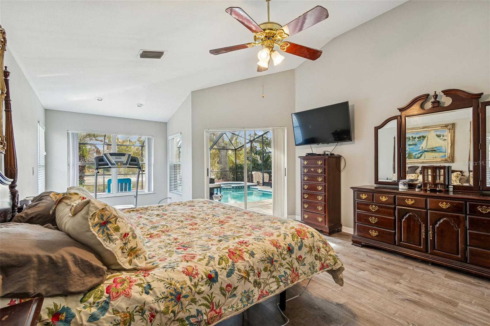 Listing photo id 27 for 16711 Longleat Drive