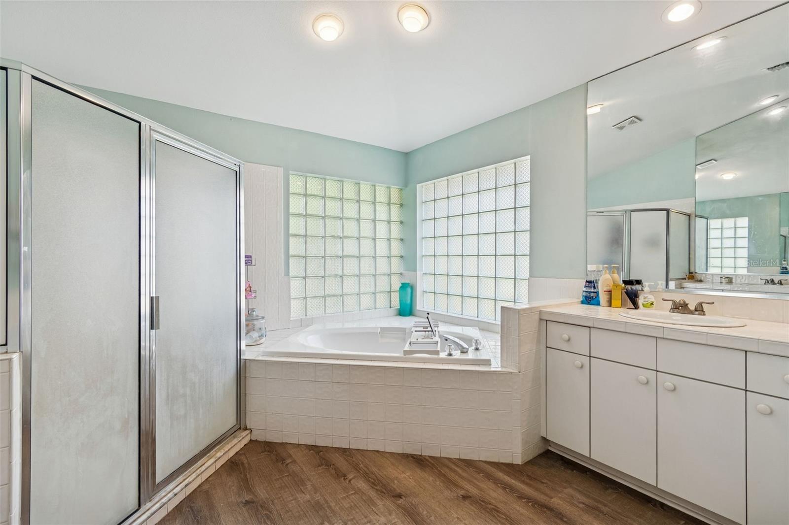 Listing photo id 30 for 16711 Longleat Drive