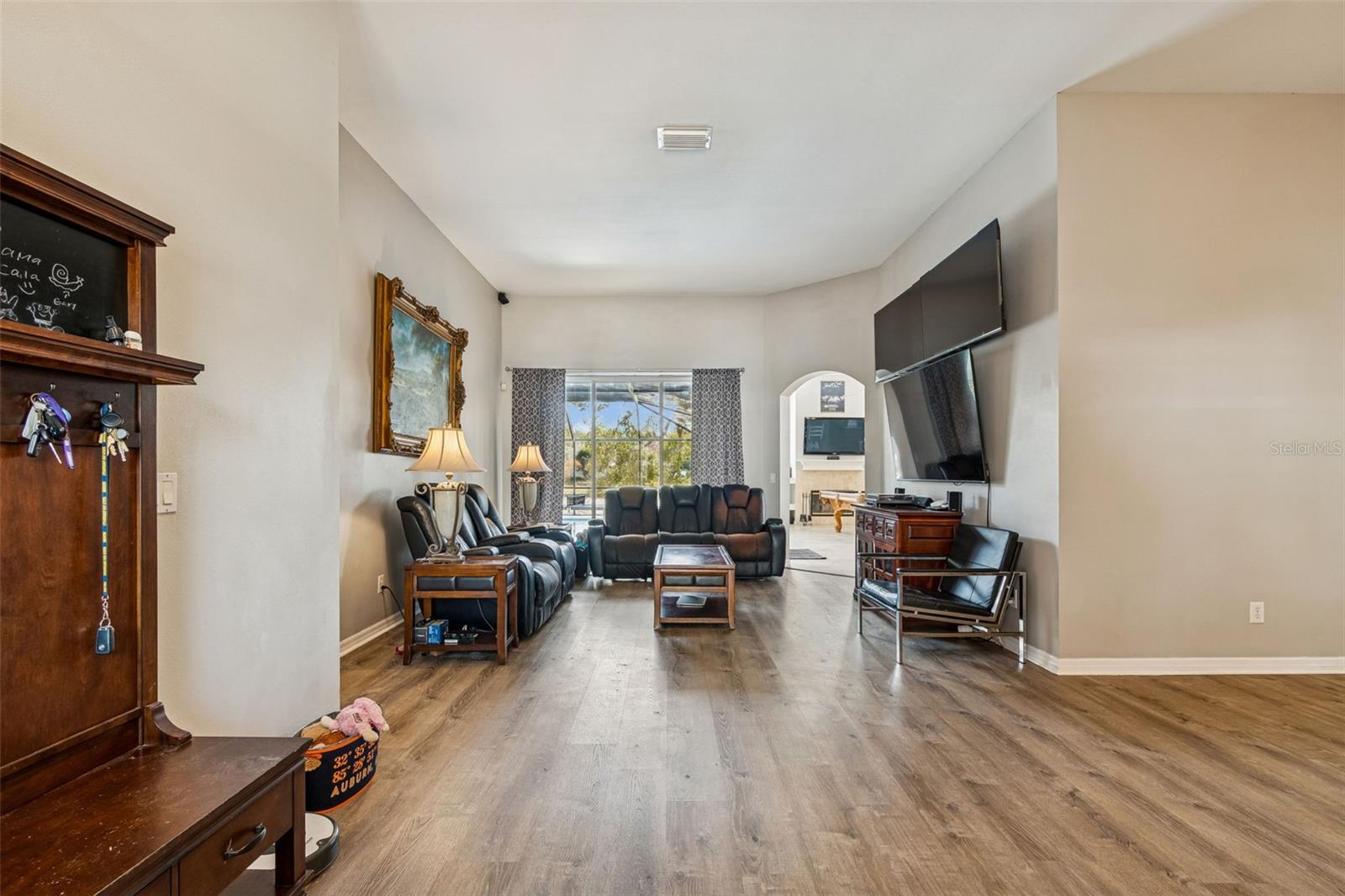 Listing photo id 5 for 16711 Longleat Drive