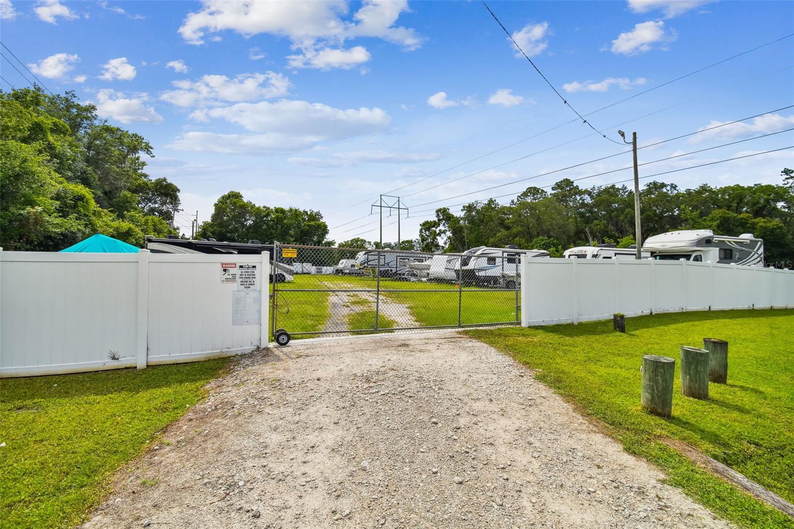 Listing photo id 78 for 16711 Longleat Drive