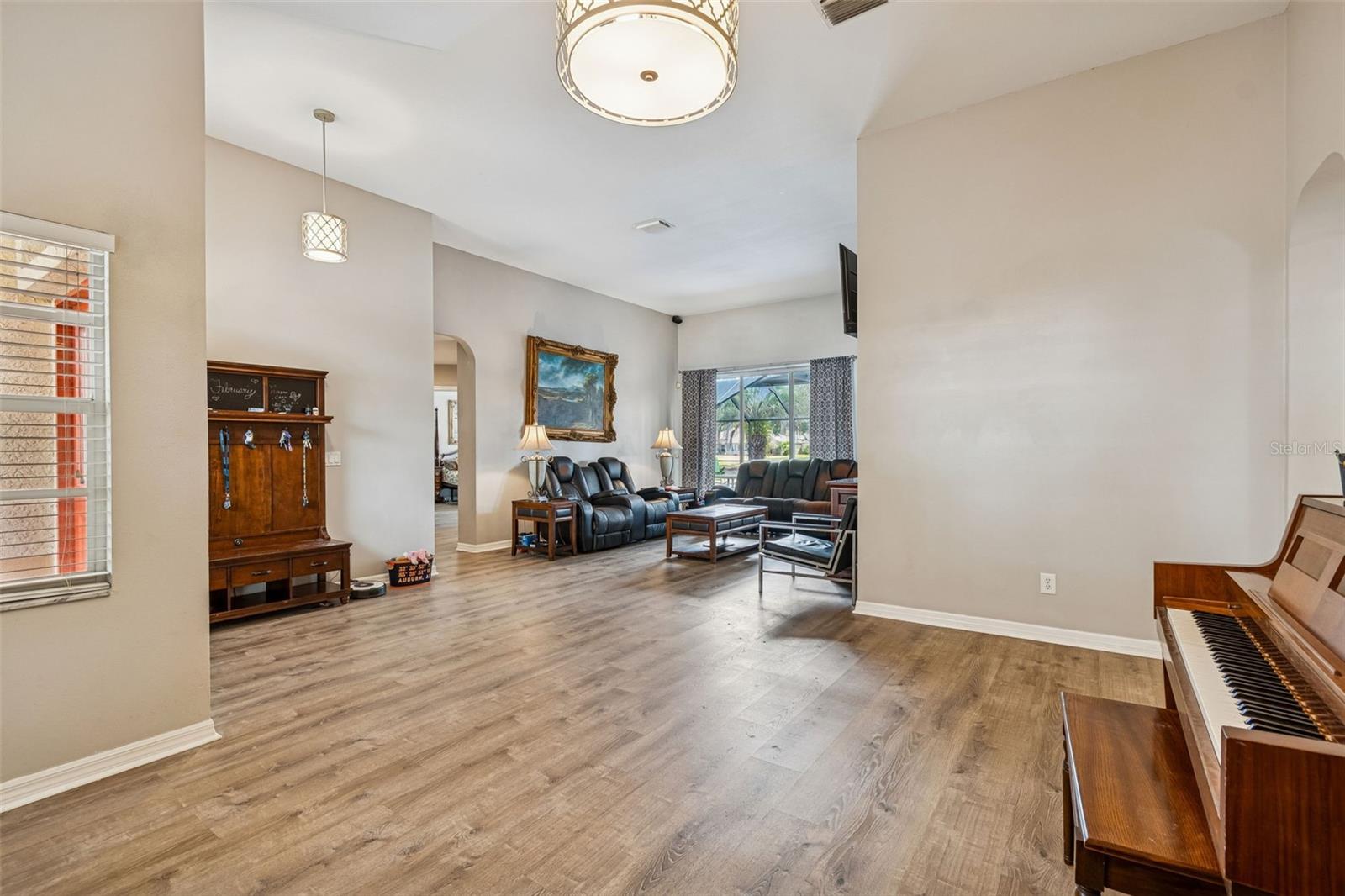 Listing photo id 7 for 16711 Longleat Drive