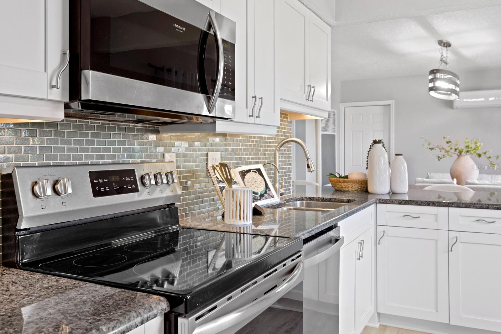 Image 8 of 35 For 4300 Maple Street Ne