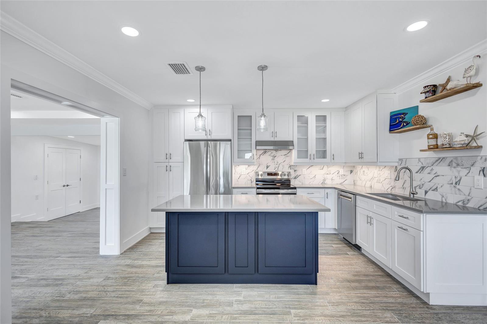 Image 10 of 41 For 4321 Sunrise Drive S