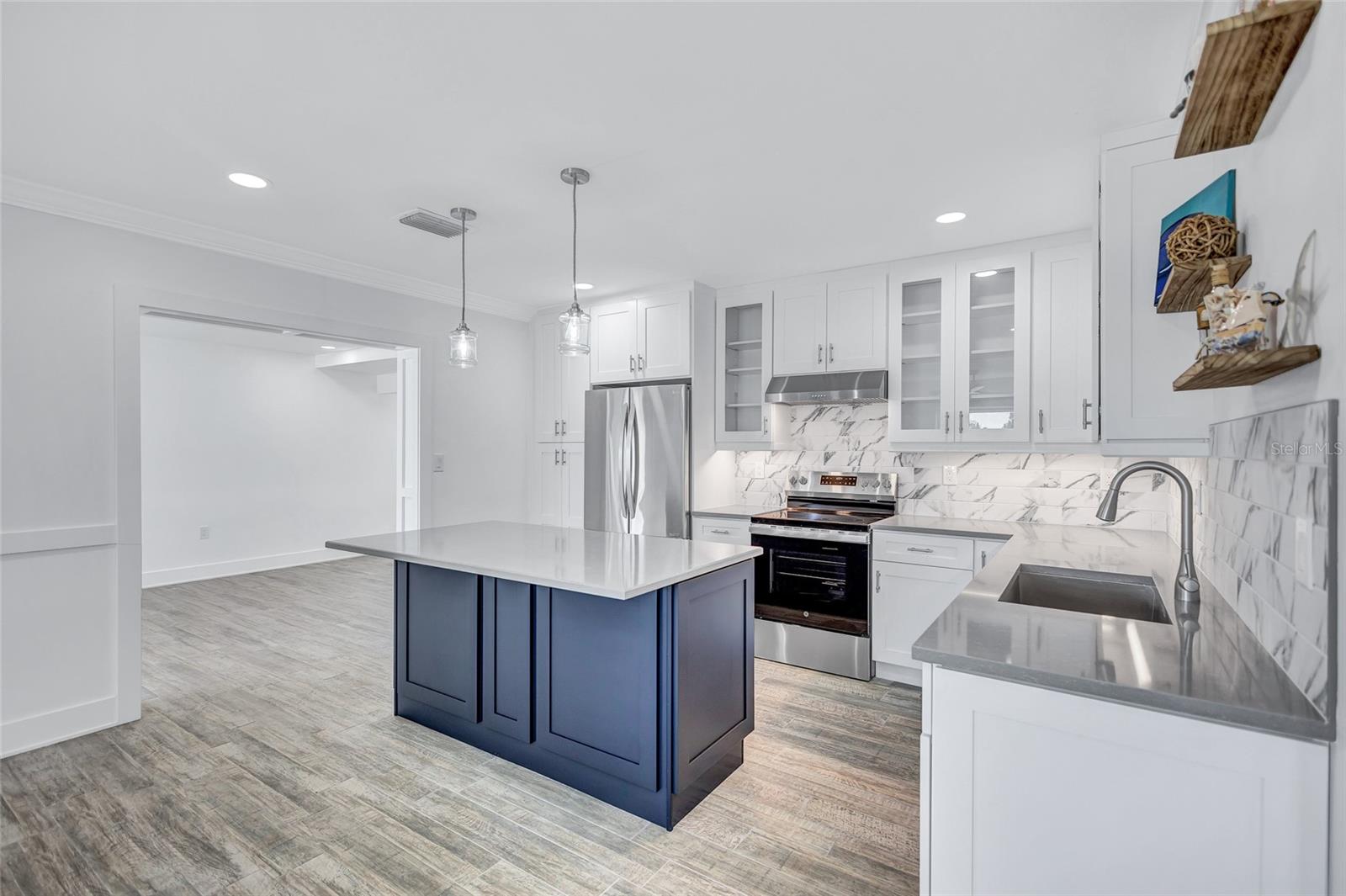 Image 11 of 41 For 4321 Sunrise Drive S